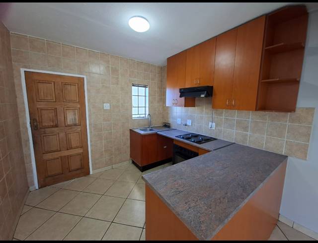 3 BEDROOM TOWNHOUSE FOR SALE IN ILLIONDALE